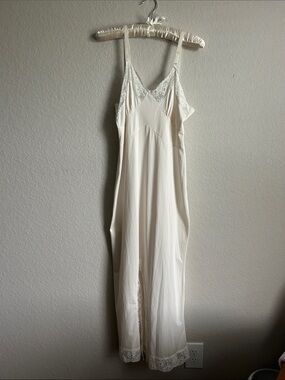 Source Unknown Ivory Lace-Trim Slip Chemise